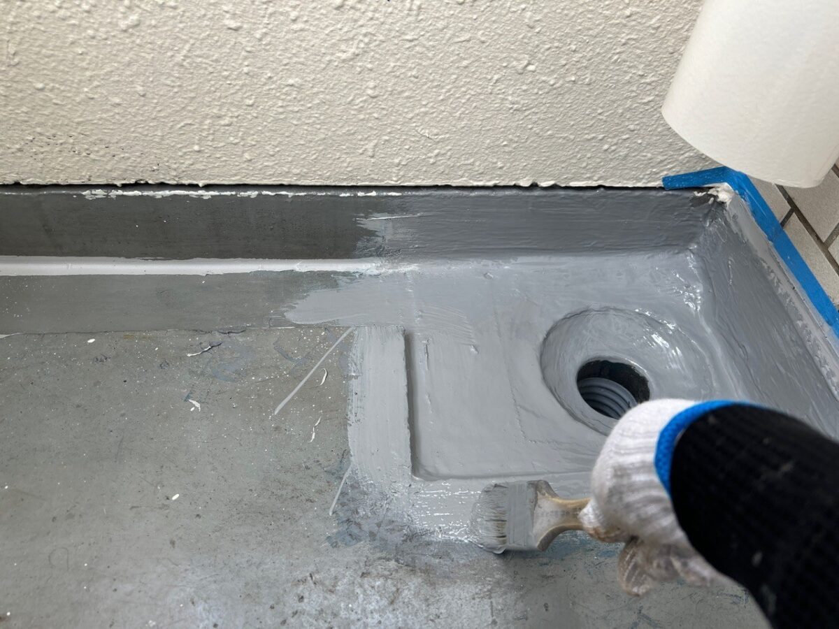 512 | 防水工事は神奈川県横浜市の横浜防水職人 排水ドレンウレタン一層目塗布