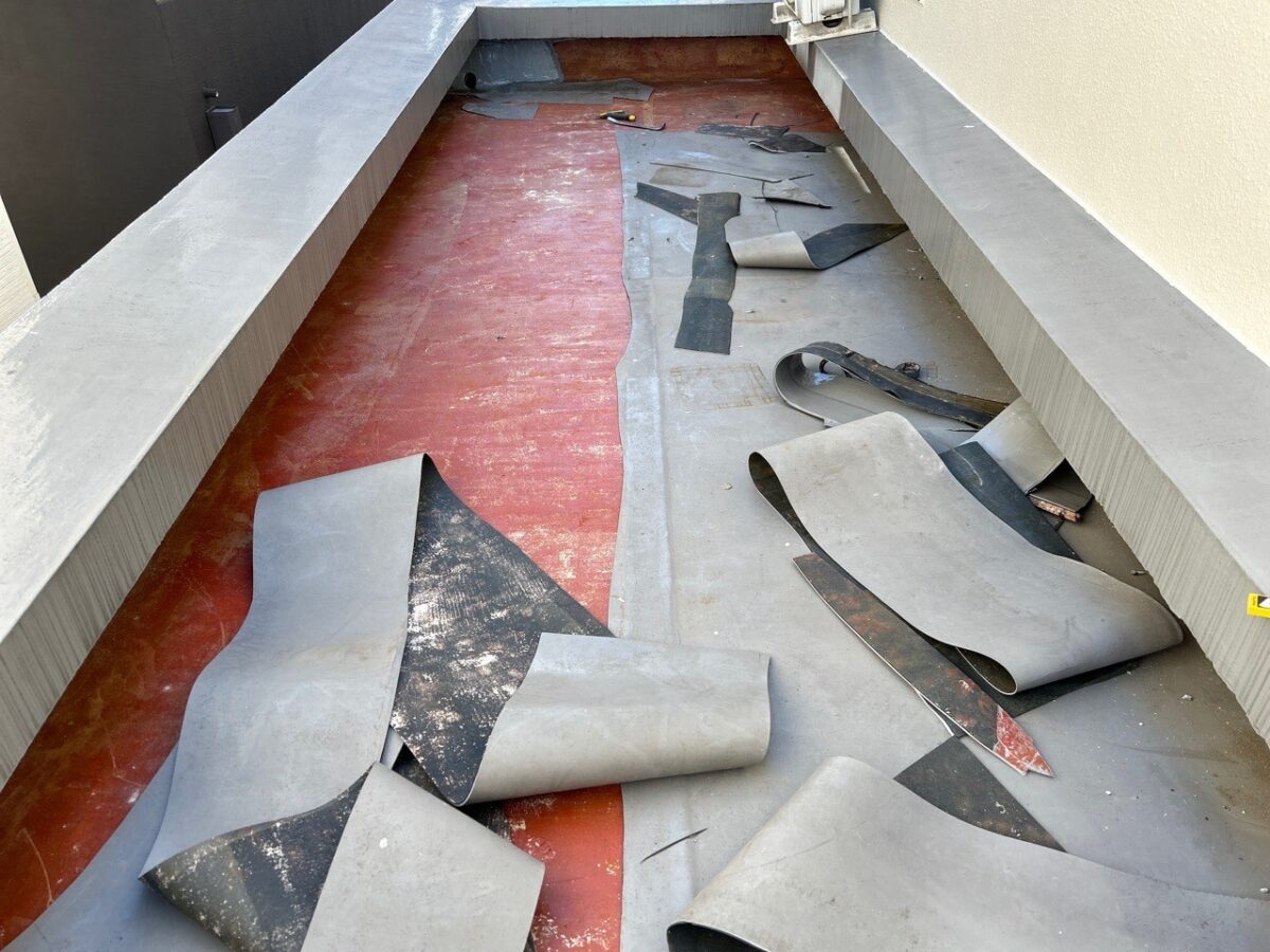 既存防水層全面撤去