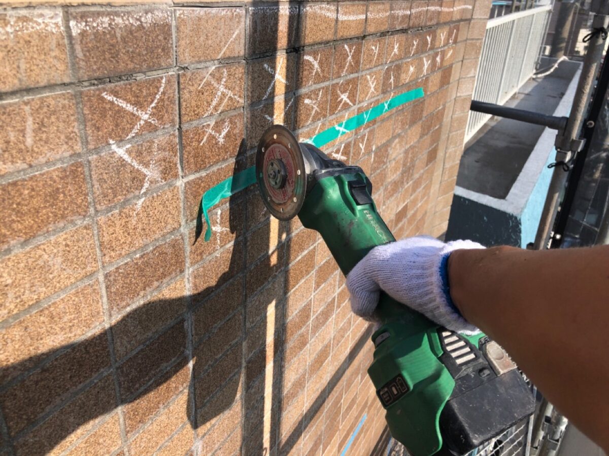 タイル貼り替えカッター入れ