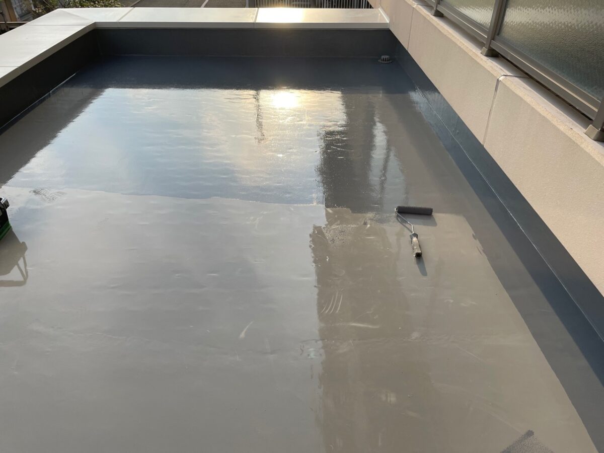 line_35279722689718 1 | 防水工事は神奈川県横浜市の横浜防水職人 トップコート塗布