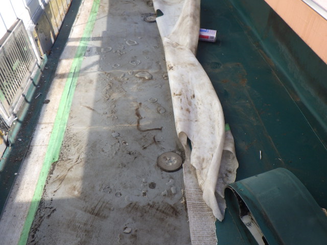 既存防水シート撤去
