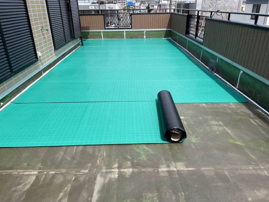 通気緩衝用QVシート貼り付け