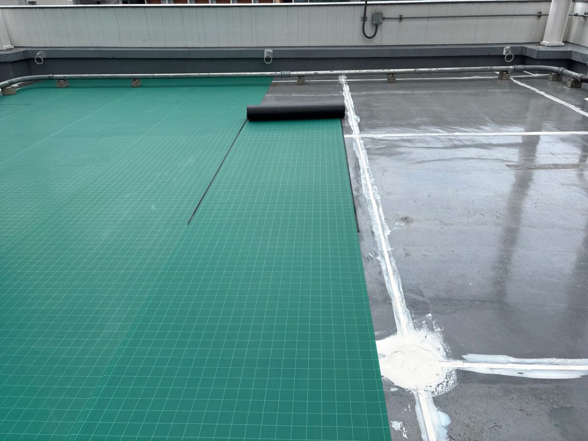通気緩衝用QVシート貼り