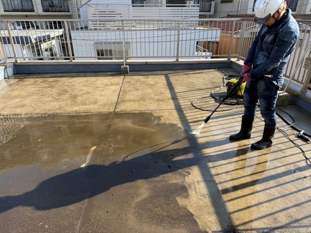 屋上床面の高圧洗浄